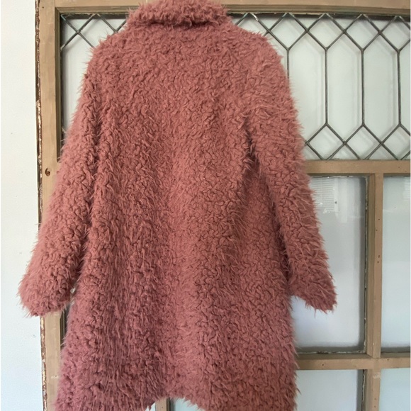 The SOFTEST fuzzy and FUN jacket! Not too thick, fully lined with pockets😍😍 - Picture 2 of 8